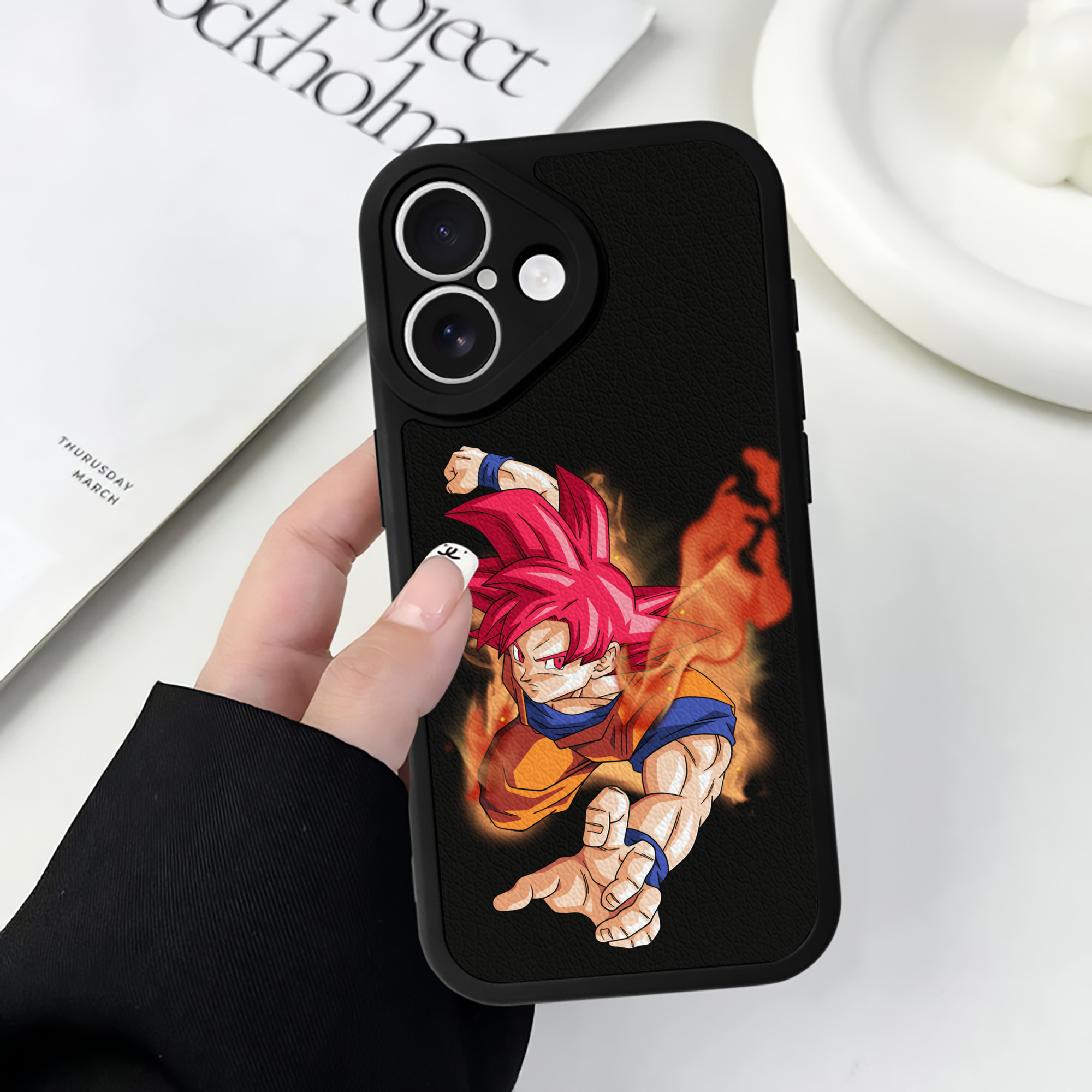 （画像用） ドラゴンボール 孫悟空（そん ごくう）Son Goku カカロット DRAGON BALL Kakarotto 【iPhone 16シリーズ対応】シリコンスマホケース（レザー調） 材質：シリコン